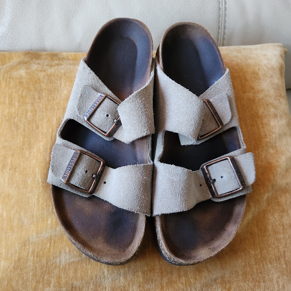 Birkenstock Sandals in Light Brown Suede
